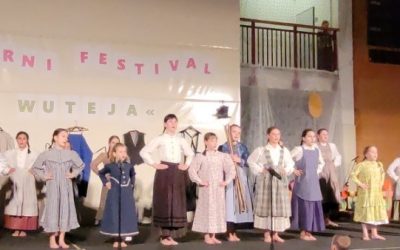 Folkloristi na 11. folklornem festivalu Rada Wuteja