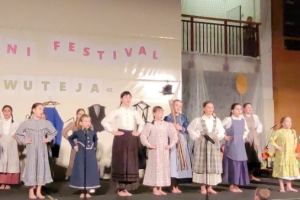 Folkloristi na 11. folklornem festivalu